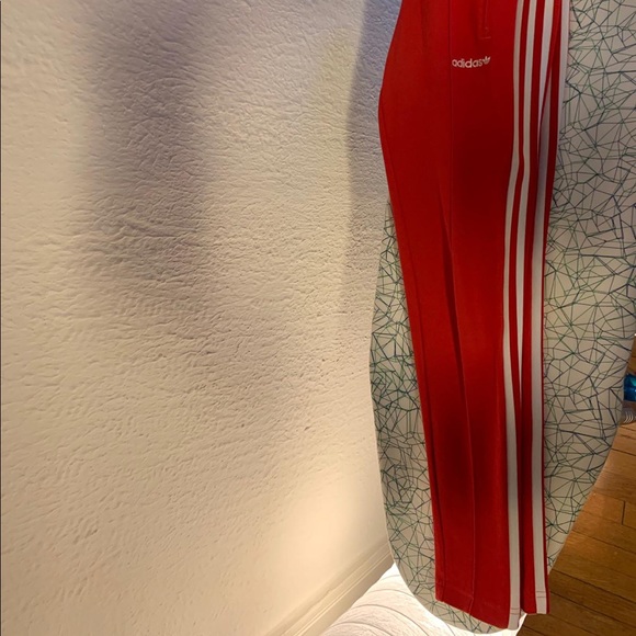 Red Adidas set Emrata - Picture 8 of 8